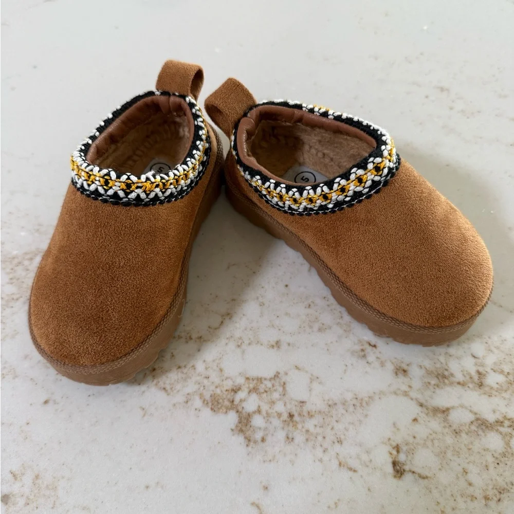 NEW American Exchange Brown Moccasins with Patterned Trim